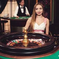 Aplikasi sensasibet77 menampilkan grid permainan slot dengan Aviator, Sweet Bonanza, dan Fortune Tiger